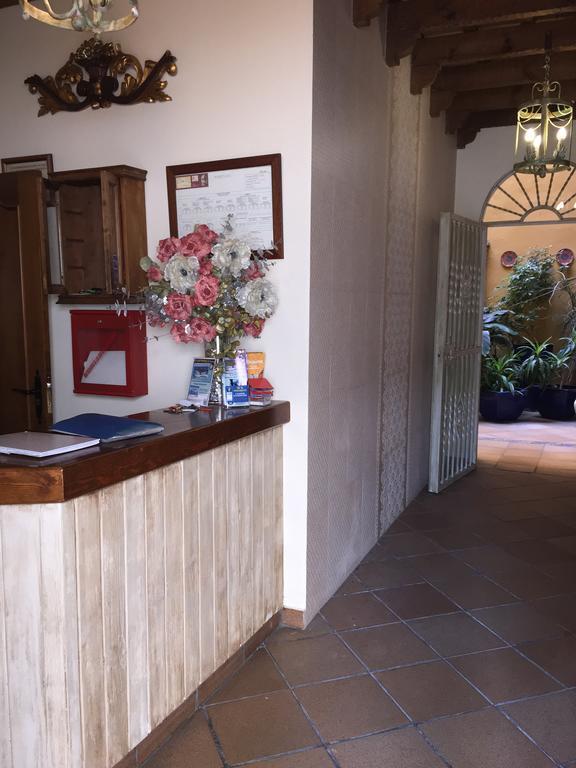 Hostal Lojo Conil De La Frontera Luaran gambar