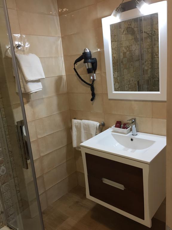 Hostal Lojo Conil De La Frontera Luaran gambar