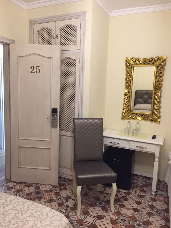Hostal Lojo Conil De La Frontera Luaran gambar