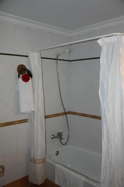 Hostal Lojo Conil De La Frontera Luaran gambar