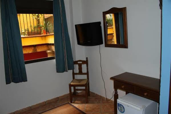 Hostal Lojo Conil De La Frontera Luaran gambar